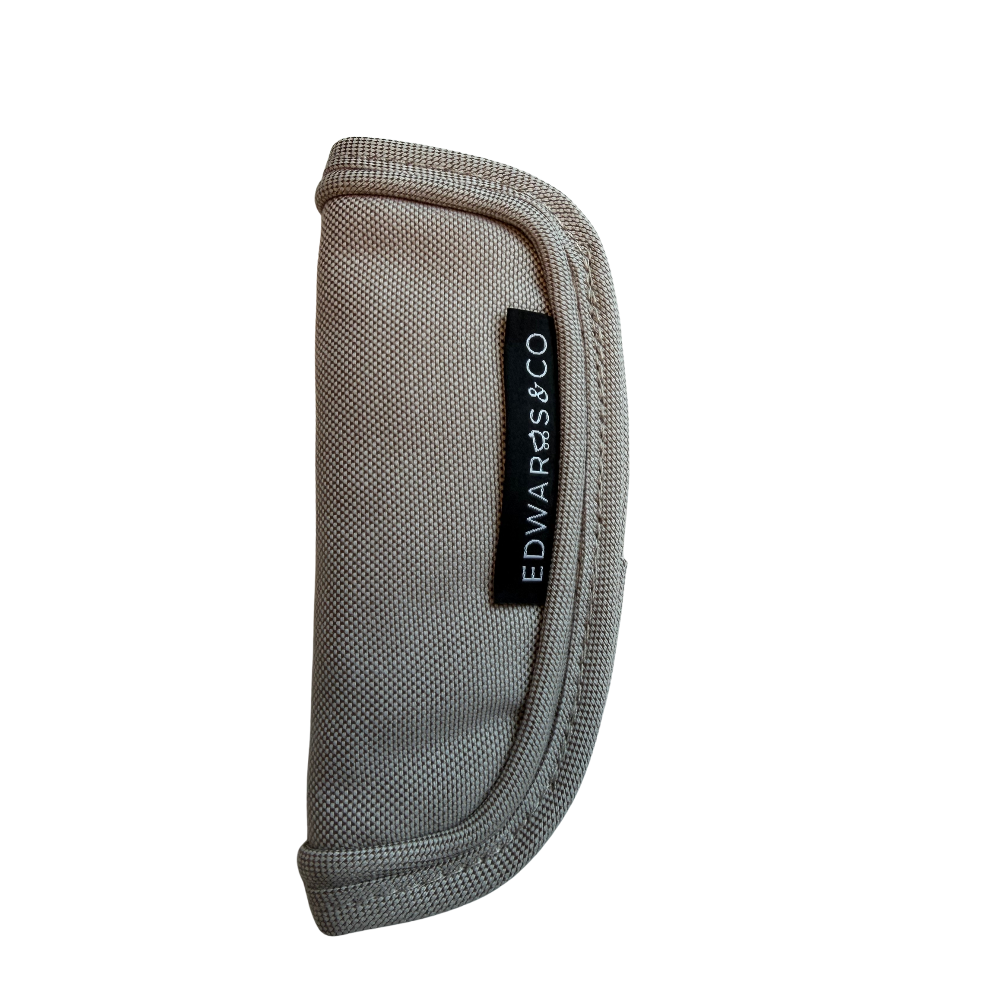 Oscar Nu Shoulder Sand Pad on a white background